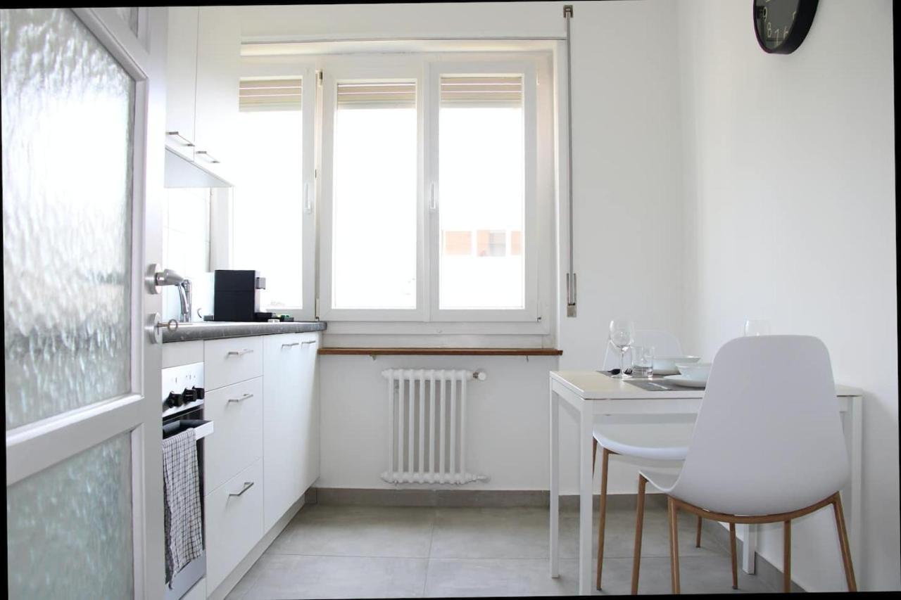 New & Modern Apartment With Beautiful Lake View! 루가노 외부 사진