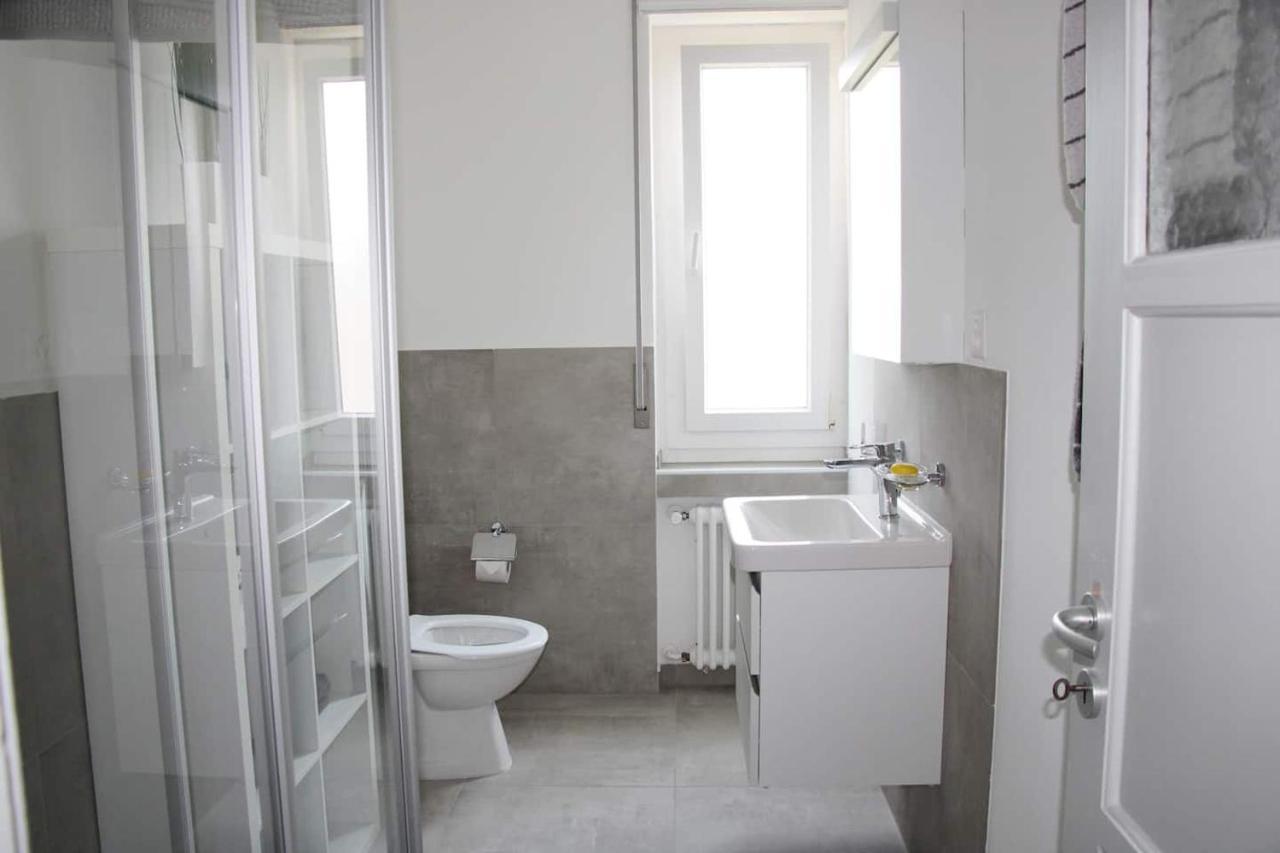 New & Modern Apartment With Beautiful Lake View! 루가노 외부 사진