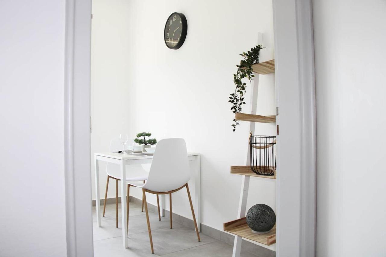 New & Modern Apartment With Beautiful Lake View! 루가노 외부 사진