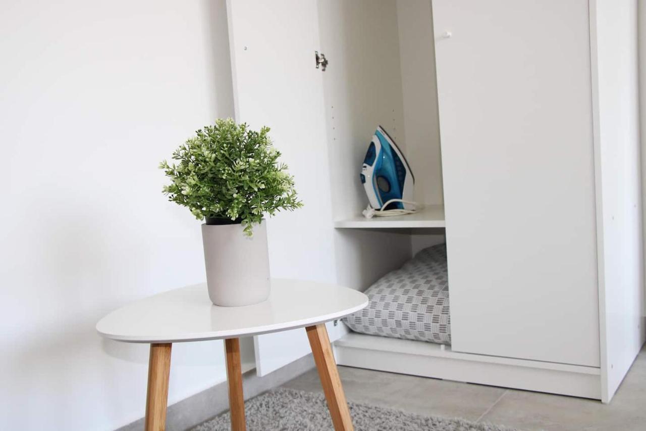 New & Modern Apartment With Beautiful Lake View! 루가노 외부 사진